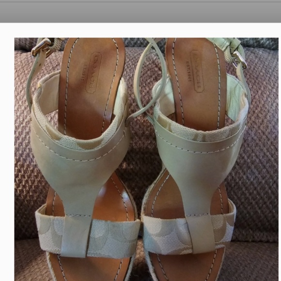 💥Beautiful COACH Wedges 8.5 M - Neutral color-leather & Coach print💥💥 - Picture 4 of 4